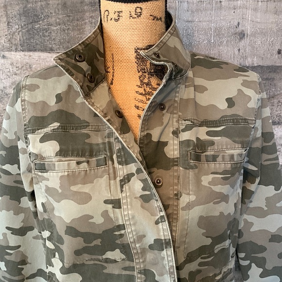 Universal Thread Camouflage Jacket - Picture 14 of 15